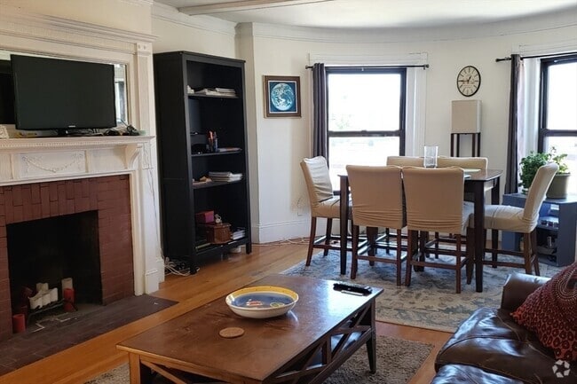 Building Photo - 924 Beacon St Unit 8 Rental