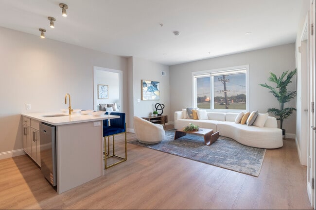 305 Lakeview Apartments