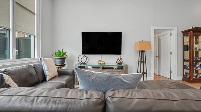 100 Garvies Point Rd Unit 1005