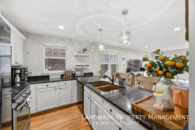 655 W Division St Unit A