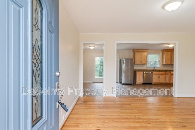 Photo - 536 Singer Dr