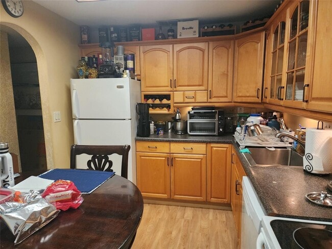 Building Photo - 8705 NW 38th Dr Unit 7b