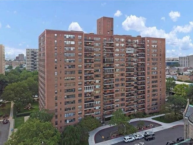 Building Photo - 10 Huron Ave Unit 11D Rental