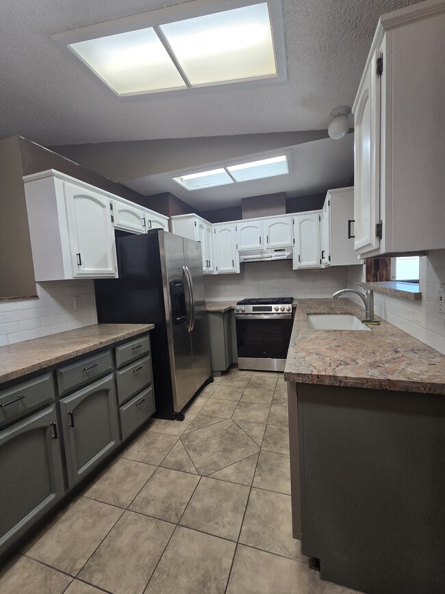 Photo - 697 Bluerock Rd