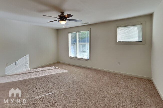 Photo - 1379 Stirling Cir NW