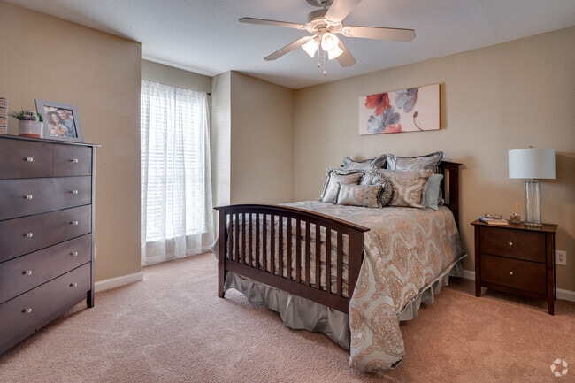 2BR, 1BA - 846SF