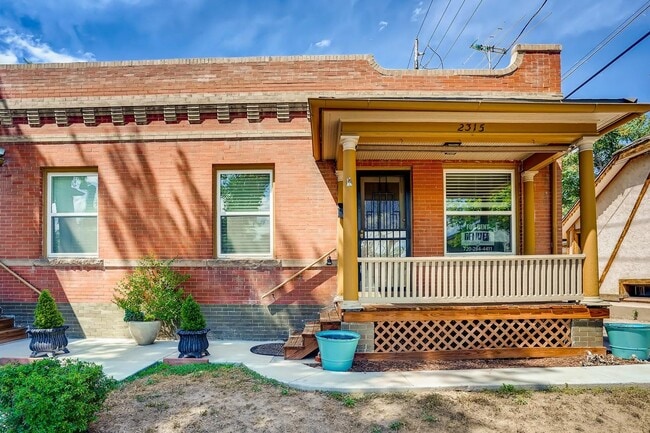 Building Photo - Charming 2 Bedroom in Cherry Creek- NEW AC UNIT! Fenced back space!