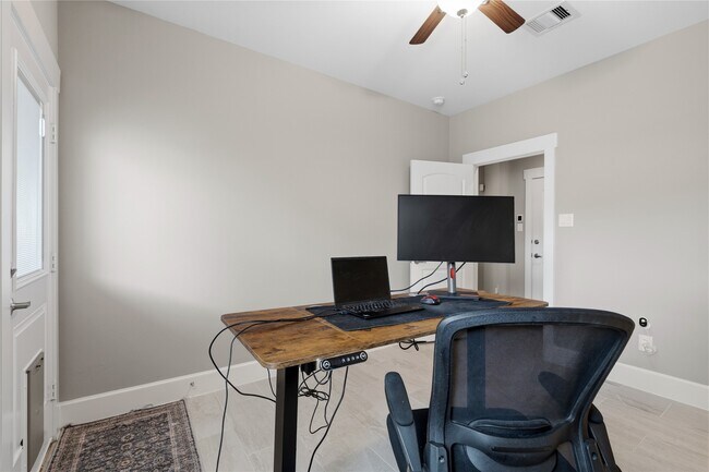 Photo - 2604 Bevis St