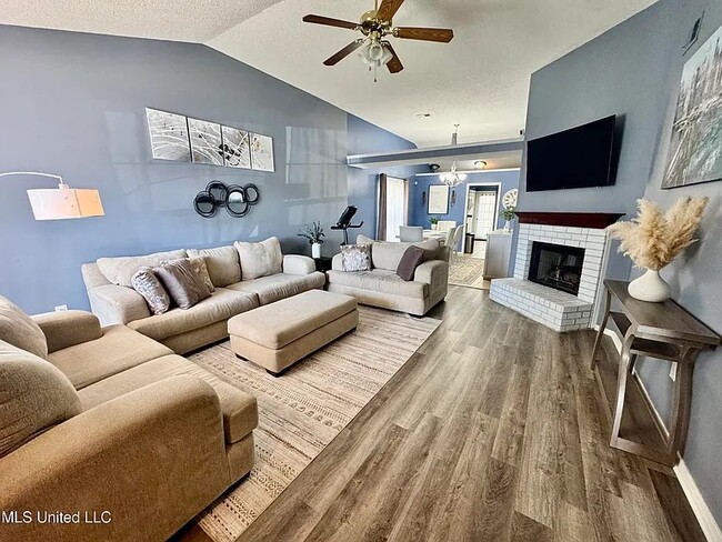 Photo - 1096 W E Ross Pkwy