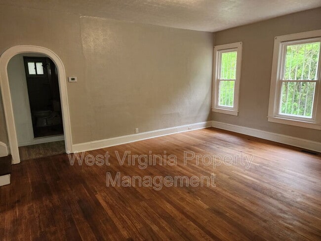 Photo - 208 Croft St