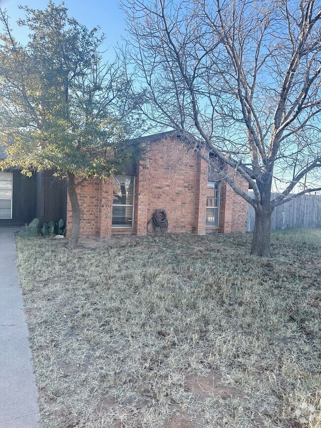 Building Photo - Perfect 2/1 home!! Unit 1