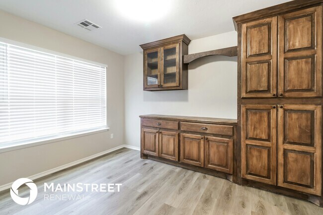 Photo - 2030 Bradford Ln