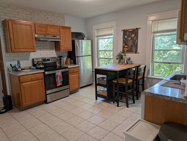 Building Photo - 125 Plantation St Unit 2 Rental