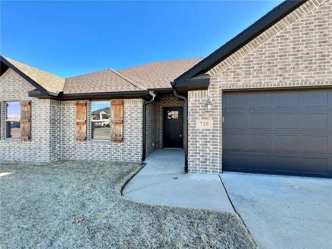 Photo - 710 Captain Hopkins St