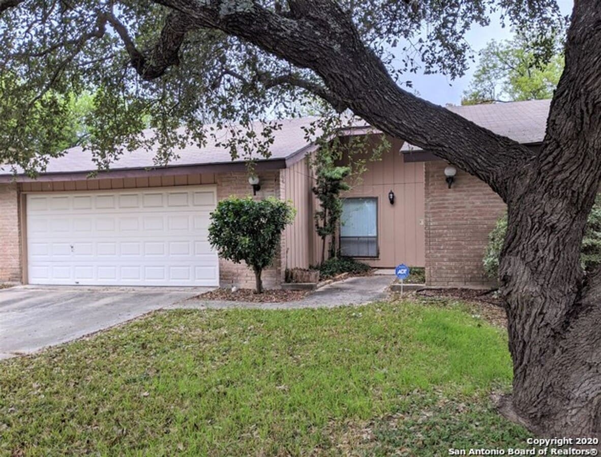**Single-Story Home on Large Lot in Olympia subdivision** - **Single-Story Home on Large Lot in Olympia subdivision**