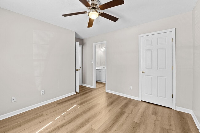 Photo - 2215 Bridgeton Rd