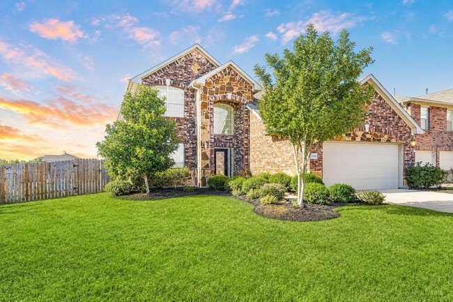Building Photo - 13930 Goodridge Dr