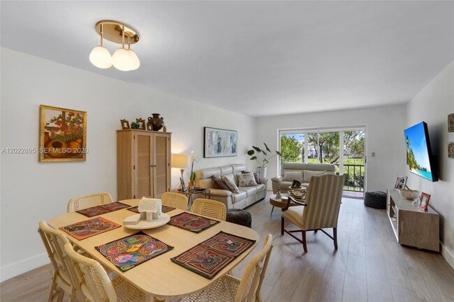 Photo - 950 Hillcrest Dr Unit 212