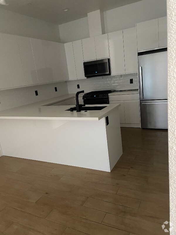 Building Photo - 1853 Coley Ave Rental