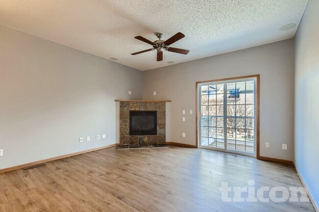 Photo - 7712 Lachman Ave NE