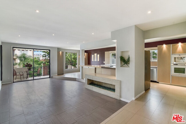 Building Photo - 11920 Dorothy St Unit 302