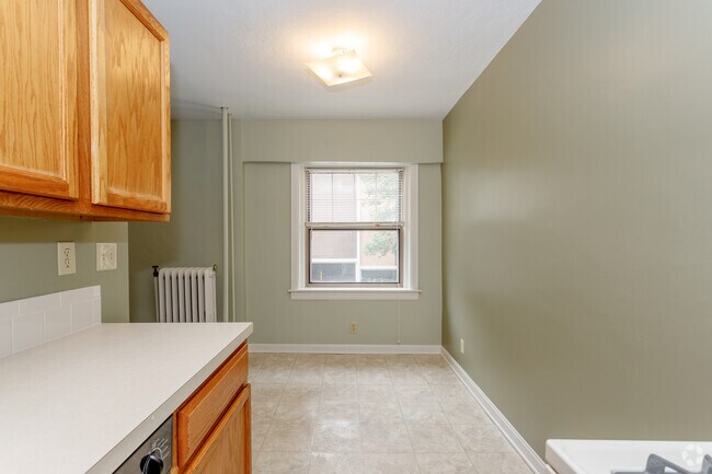1BR, 1BA - 580 SF