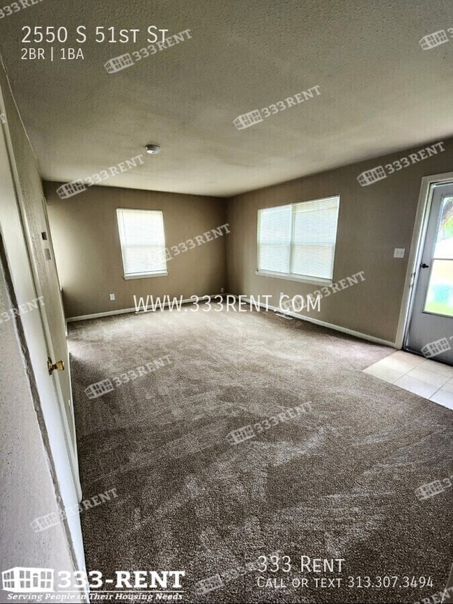 Photo - 2550 S 51st St