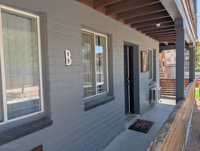 Building Photo - 323 N 11th St Unit B Rental