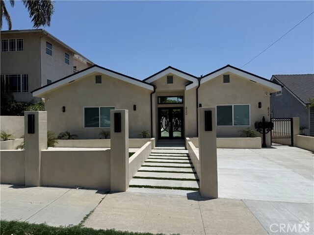 Building Photo - 820 E Tujunga Ave Rental