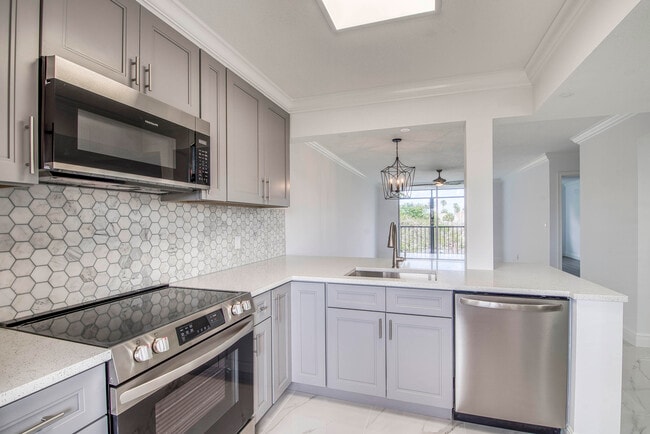 Photo - 6795 Huntington Ln Unit 406