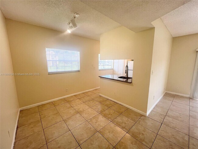 Photo - 731 Cypress Ln Unidad I8