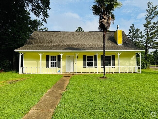 Building Photo - Discover your dream 4-Bedroom home today!