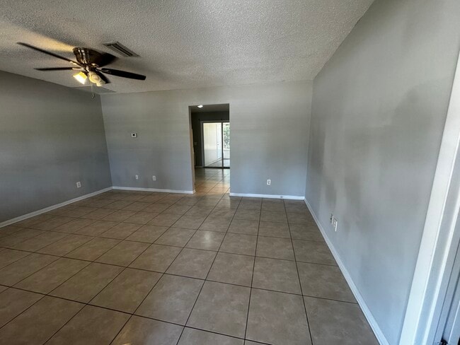 Photo - 118 Abel Rd NW