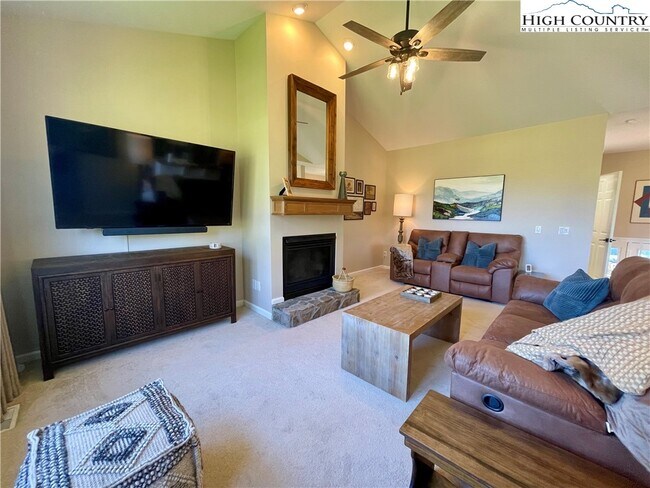 Photo - 419 E Landing Dr