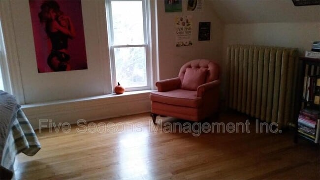 Photo - 122 Buell St