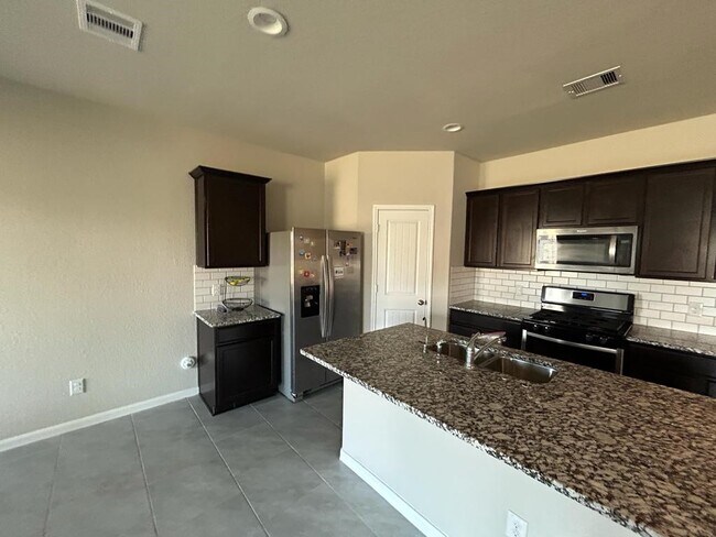 Photo - 3207 Sumac Dr