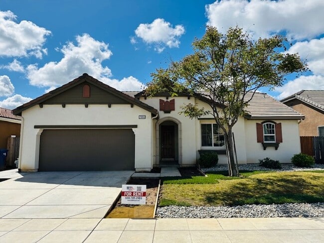 $2,250 Locan & Ashlan, 3 Bedroom - E. Giav... - $2,250 Locan & Ashlan, 3 Bedroom - E. Giav... Casa