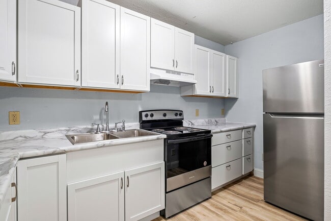 Building Photo - 933 University Ave W Rental