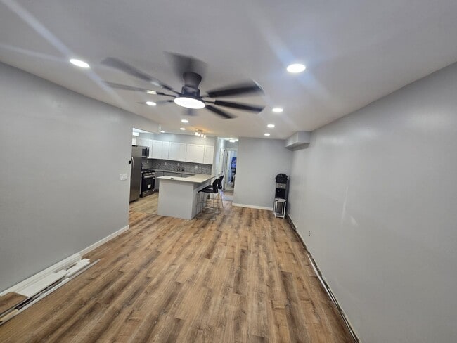Building Photo - 658 E 86th St Unit Fully Renovated 2 Br Apartment