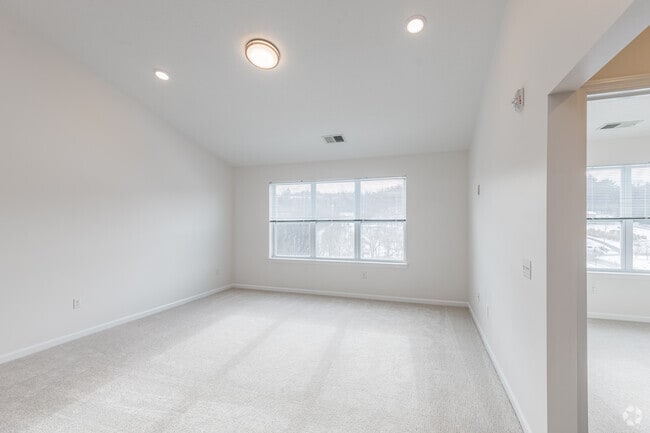 1BR, 1BA - 740SF - Living Room