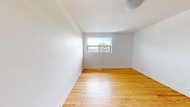 Photo - Brant Street