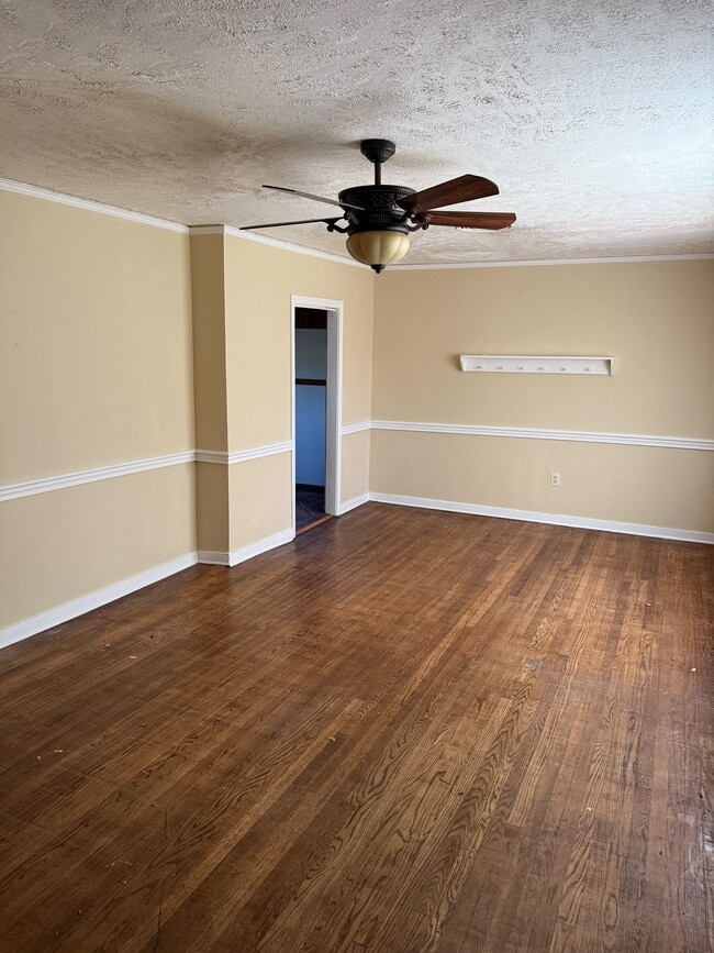 Photo - 430 Cedarhurst Dr