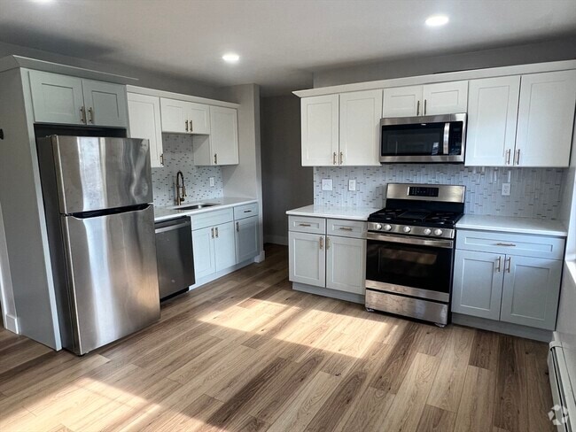 Building Photo - 52 Pelham St Unit 1 Rental