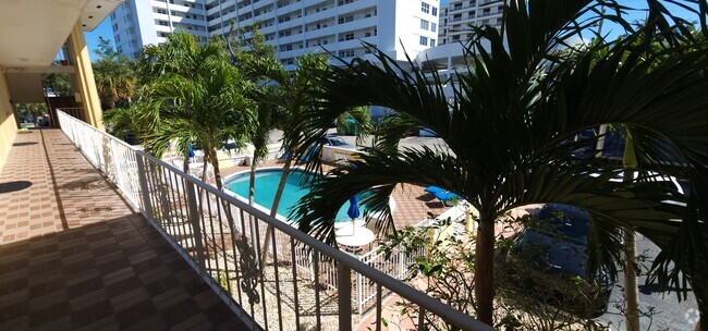 Building Photo - 3061 NE 49th St Unit Hyacinth House Condo #10