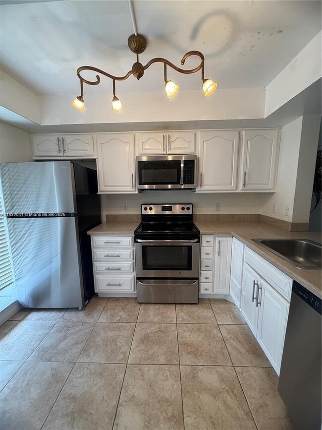 Building Photo - 2371 SW 15th St Unit 101 Rental