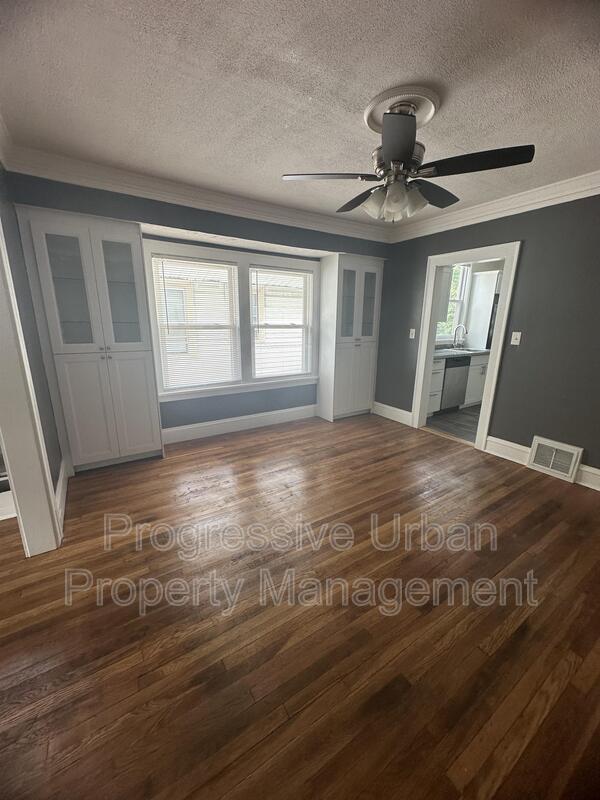 Photo - 1337 W 106th St