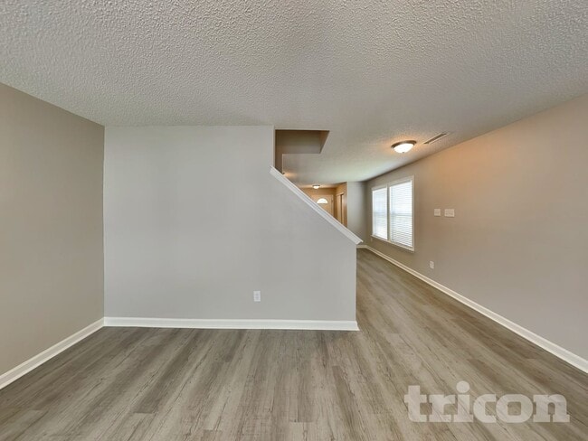 Photo - 915 Littleton Dr