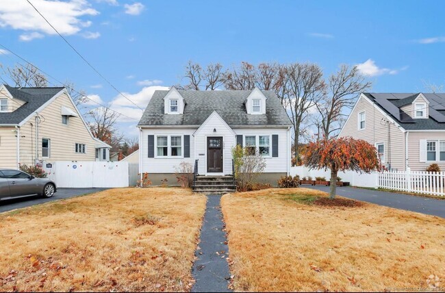 Building Photo - 1986 Broadbridge Ave Rental