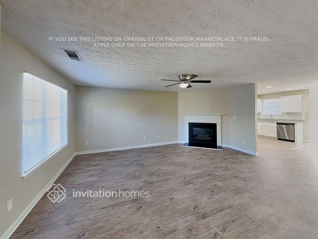 Photo - 324 Springbottom Ct SE