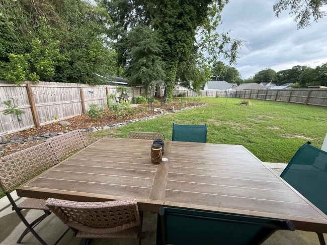 Photo - 4 Bedroom house minutes from Haymont!
